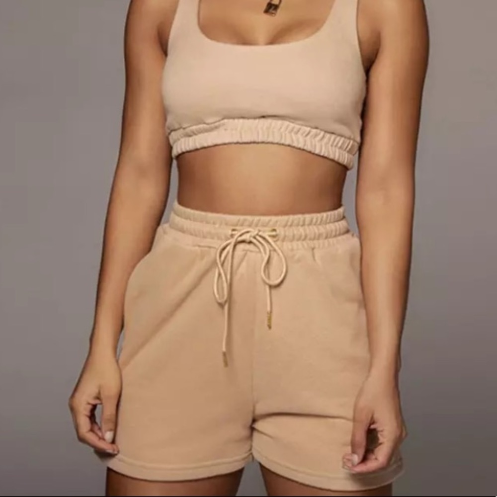 Two piece casual sports wear. Crop top and draw string pants set. - Picture 3 of 3